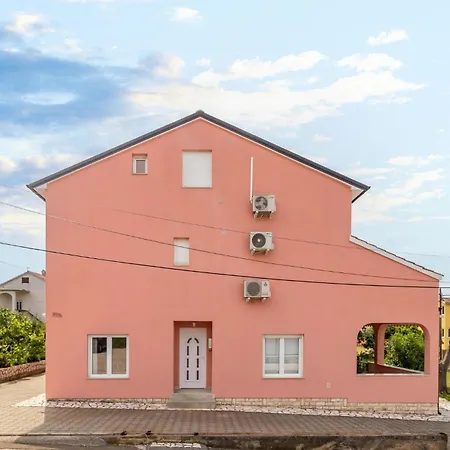 Apartment Gorgeous In Barbat With Wifi