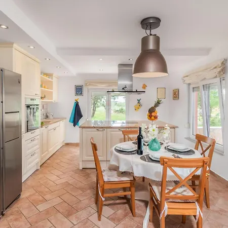 2 Bedroom Stunning In Barbat 아파트 *