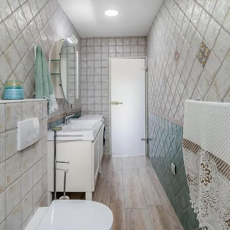 2 Bedroom Stunning In Barbat 아파트 *